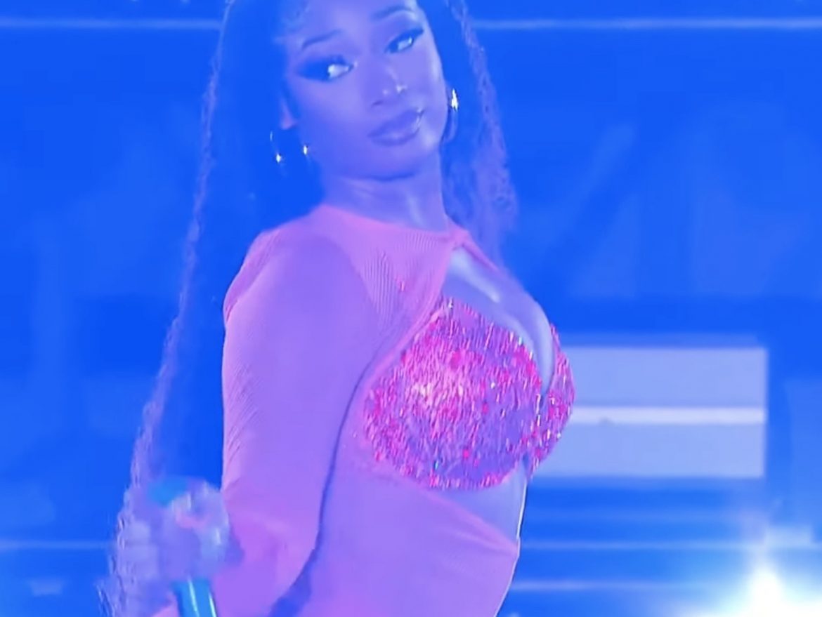 Here’s 5 Pics Of Meg Thee Stallion Going All-Orange Everything – SOHH.com Here’s 5 Pics Of Meg Thee Stallion Going All-Orange Everything – SOHH.com