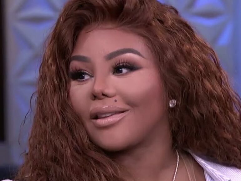 Here’s 4 Pics Of Queen Bee At Her Fave Restaurant – SOHH.com