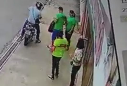 Dude Tried To Rob The Wrong Ones & Paid The Price!