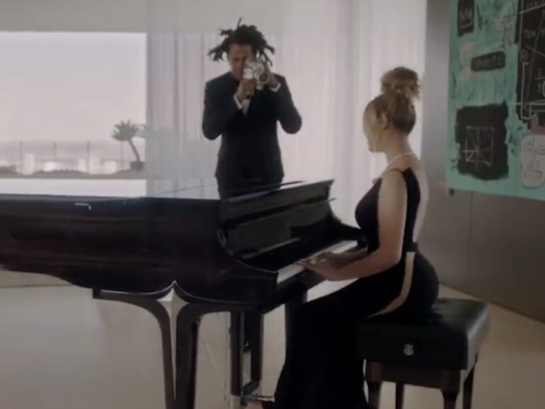 JAY-Z + Beyoncé Get Diamond’d Out In Love-Fueled Pics – SOHH.com