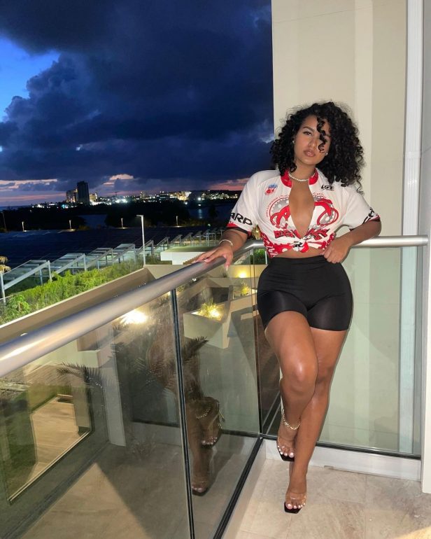 Sunday Afternoon Sexy: Tana Gomez