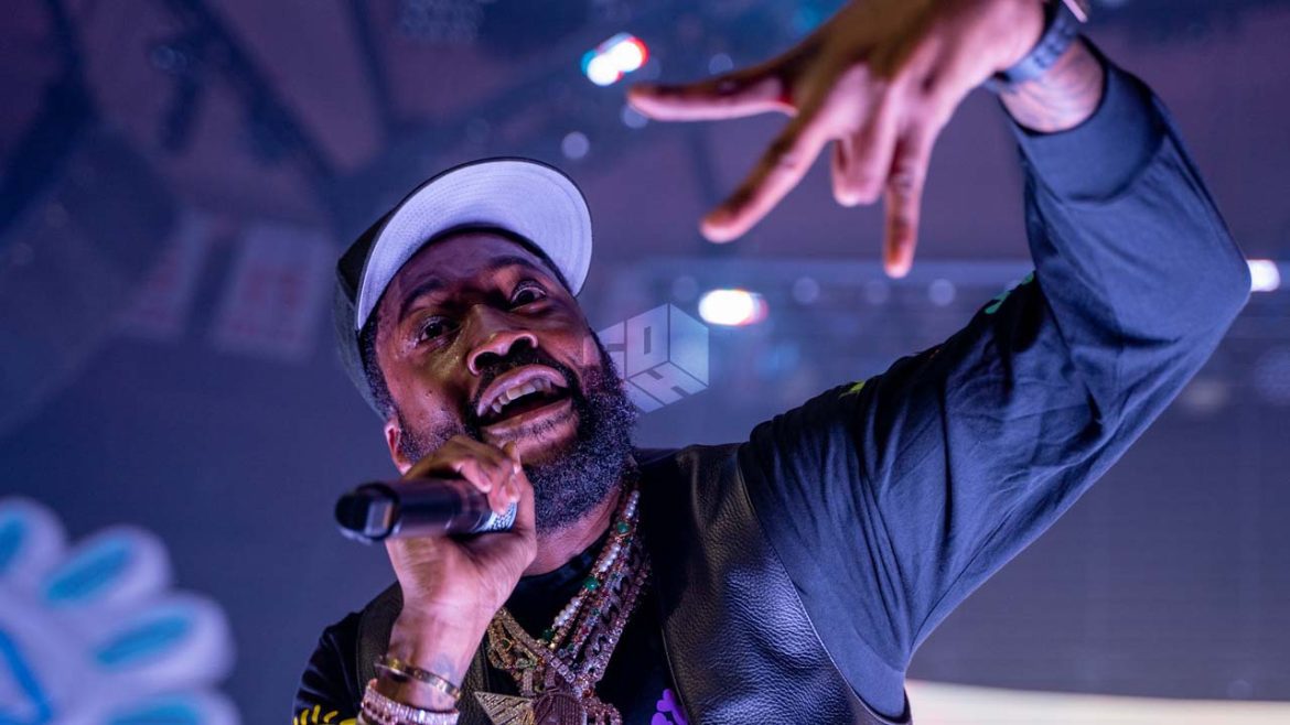 Meek Mill Donates 0,000 Worth Of Gifts TO Philadelphia – SOHH.com