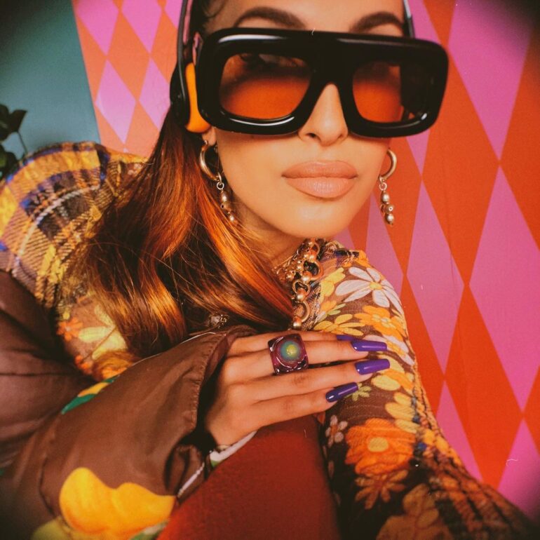 Snoh Aalegra – “Neon Peach”