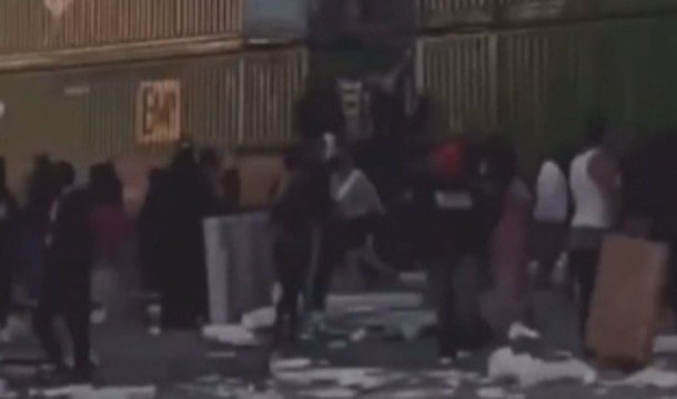 They Robbing Amazon Boxes Straight Out Of Moving Trains In LA!