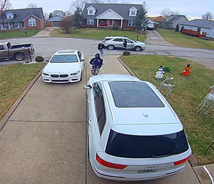 They Need To Pick Another Career Cause’ This Aint It: Jackboys Tried To Steal Two Luxury Cars But Failed!