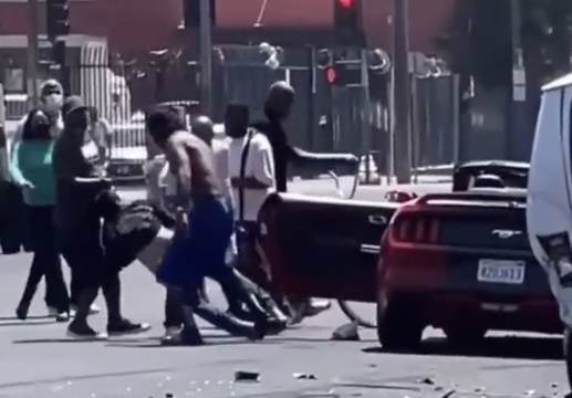Game Over: Group Loots Car After Driver Crashes, Tries To Flee But Ends Up Making Things Worse!