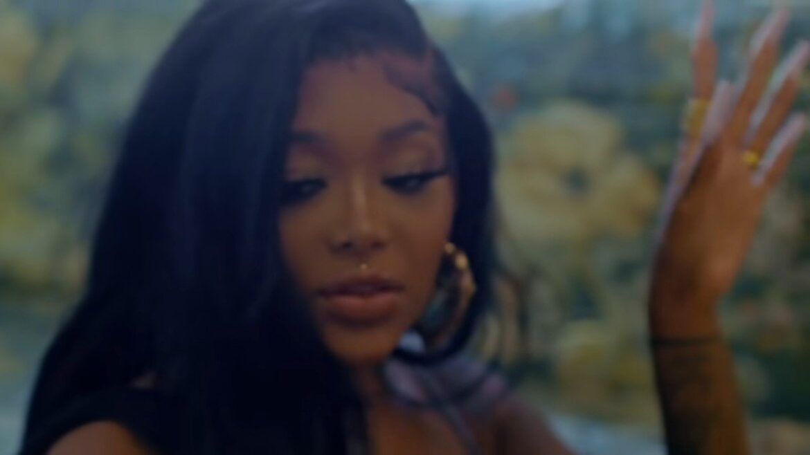 Summer Walker Warns Female Fans Against “Disrespect and Abuse” In Relationships – SOHH.com