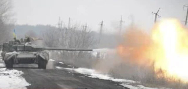 How A Ukrainian Soldier Turned The Tables Against Russian Forces By Using One Of Their Own Captured Tanks!