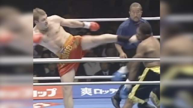 Kickboxing Legend Embarrasses Pro Boxer In The Ring!