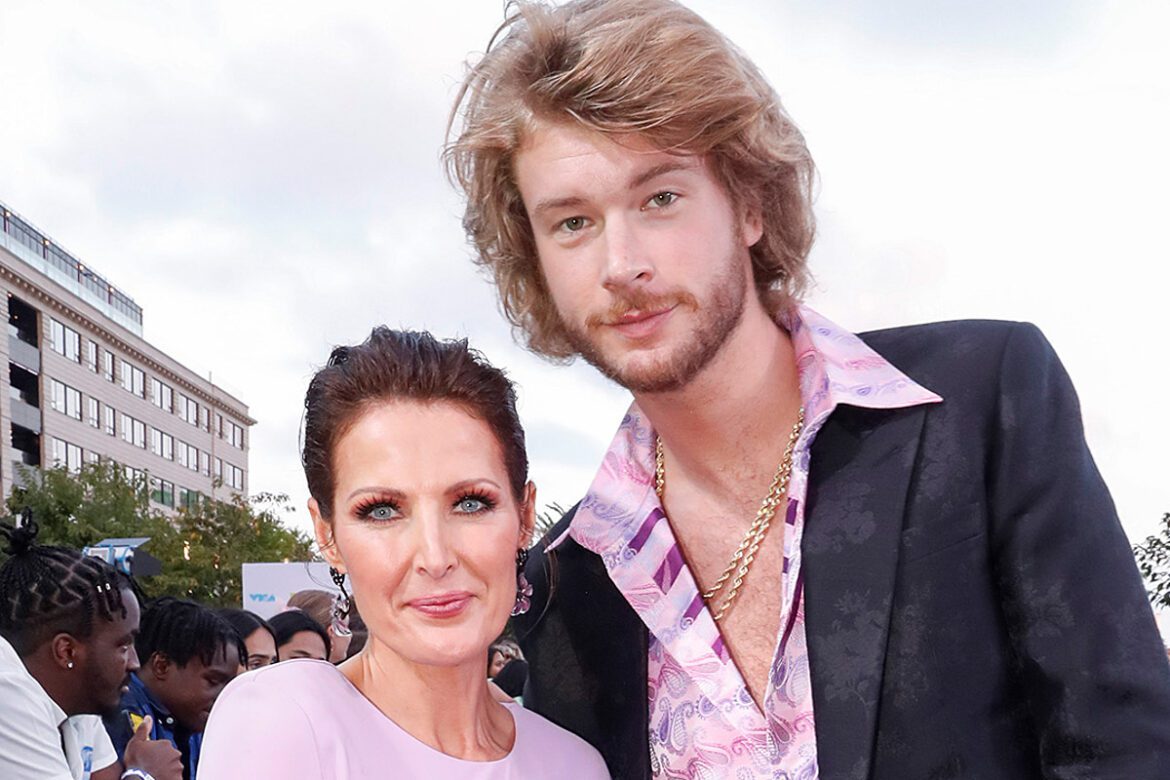 Yung Gravy Kisses Addison Rae’s Mom Sheri Easterling at the VMAs