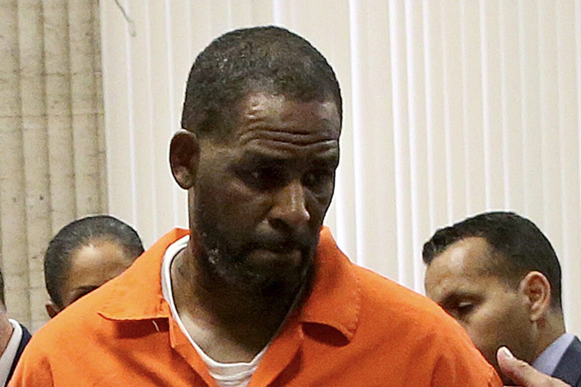 R. Kelly Trial Judge to Allow Jurors Who Saw Surviving R. Kelly