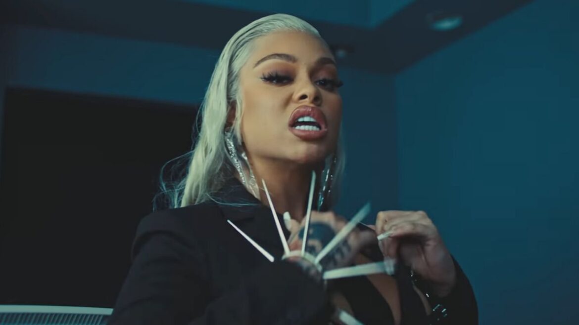 Ella Mai, Chloe x Halle, Angie Martinez + More Star In Latto’s “It’s Giving” Music Video Ella Mai, Chloe x Halle, Angie Martinez + More Star In Latto’s “It’s Giving” Music Video