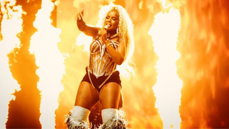 Mary J. Blige Gives An Emotional Performance At Her Good Morning Gorgeous Tour + Shocks Fans With Her Twerking Skills