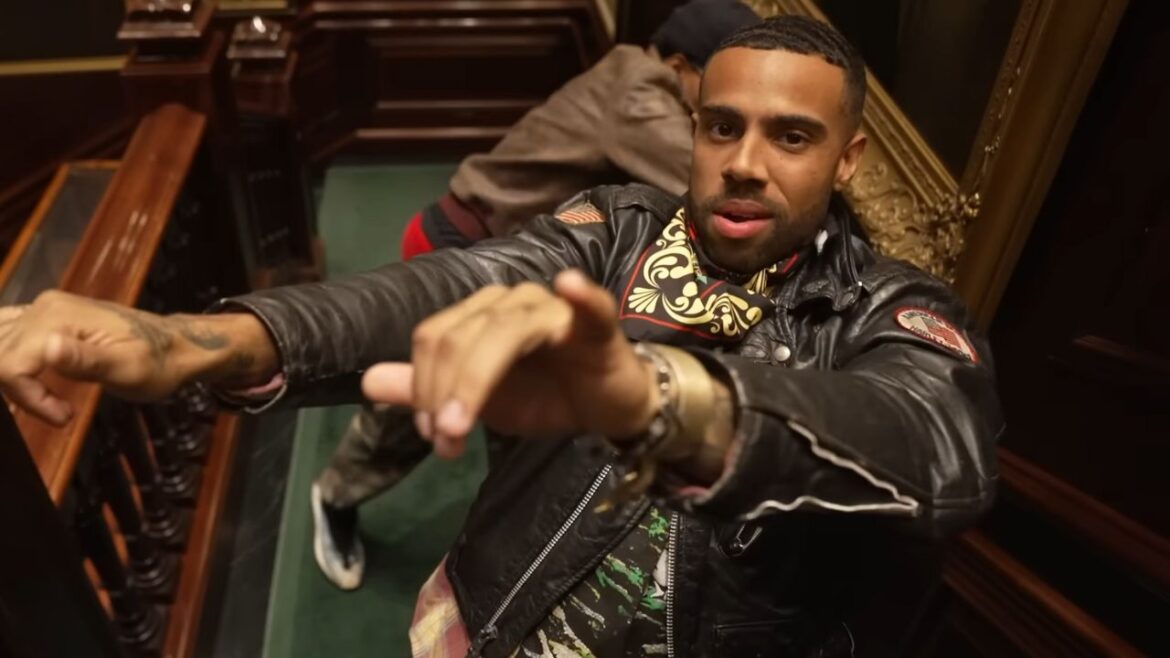 Vic Mensa Donates K Worth Of Gas + Free Cannabis In Chicago