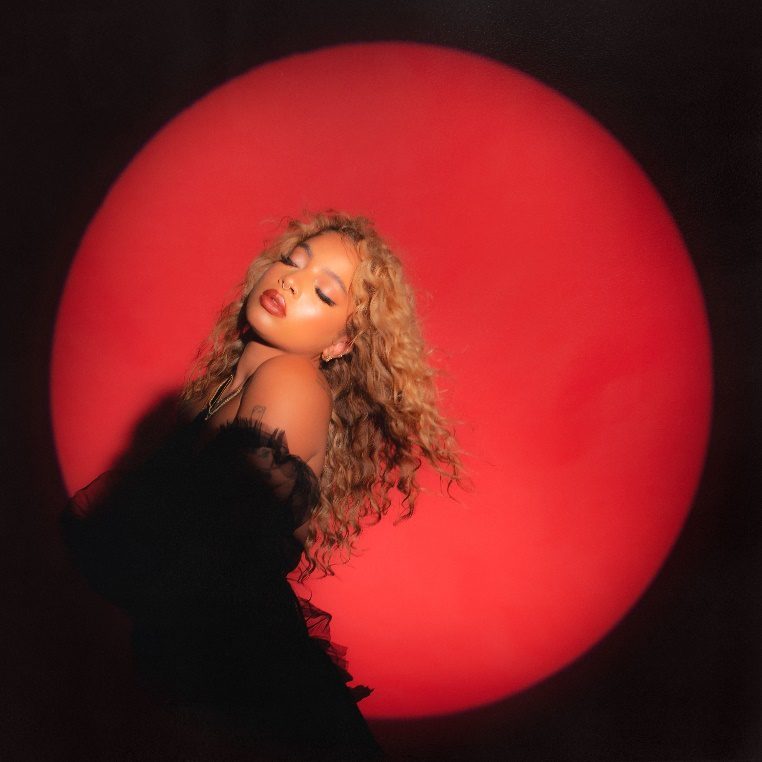 Kiana Ledé Returns With “Irresponsible” Single