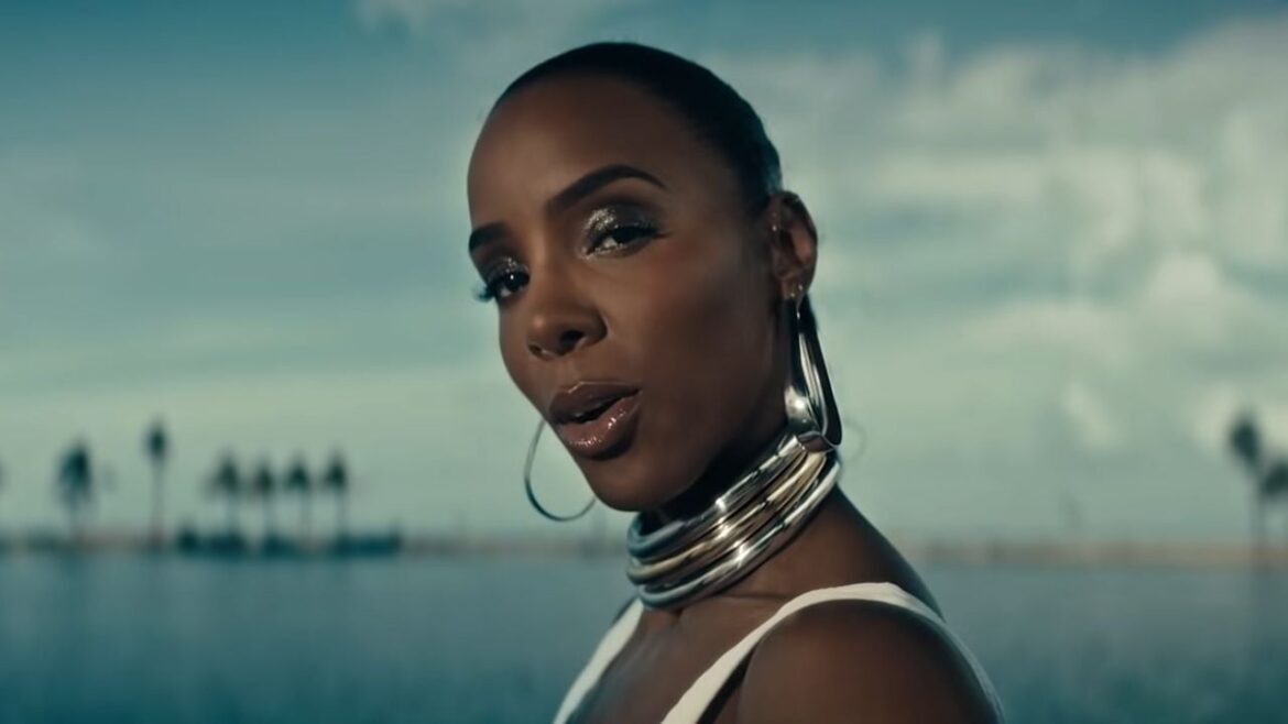 Kelly Rowland Checks Interviewer For Beyoncè Comparison