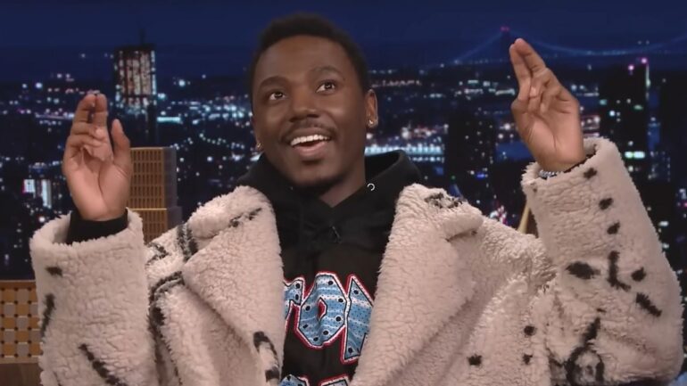 Jerrod Carmichael Makes Whitney Houston Joke At The 2023 Golden Globes +Twitter Reacts – SOHH.com