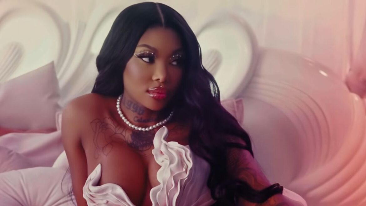 Summer Walker Says Her Next Project Will Be “Auto-Tune Free”