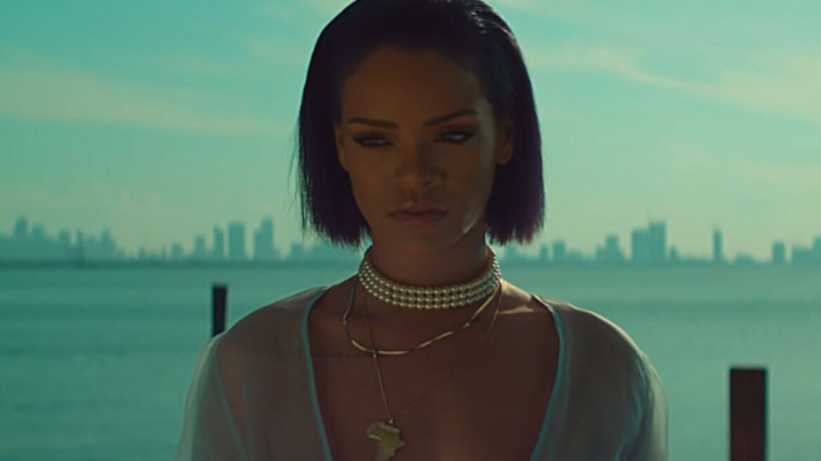 Rihanna’s Home Swarmed By Police Rihanna’s Home Swarmed By Police