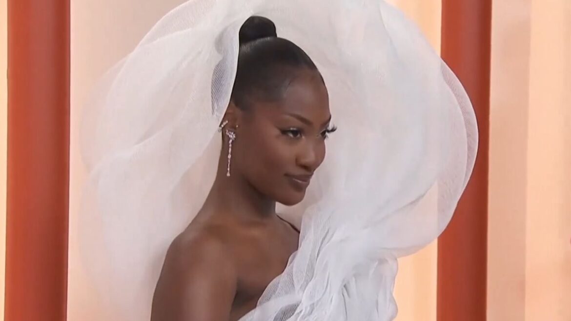 Tems “Steals” Show With Oversized Dress