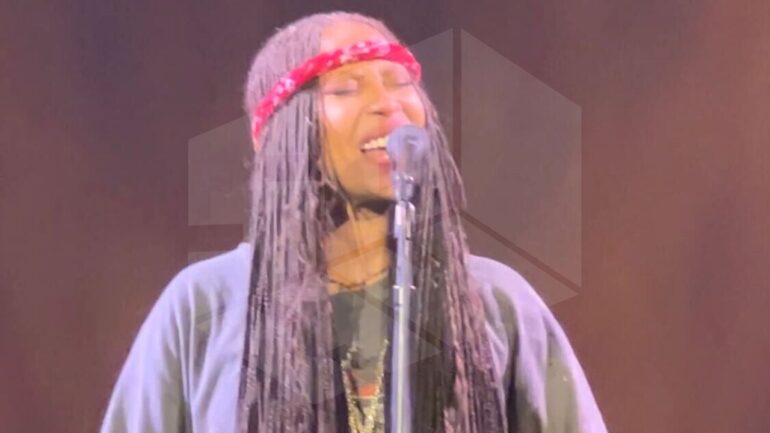Erykah Badu & Yasiin Bey Return To The Stage With “Unfollow Me”