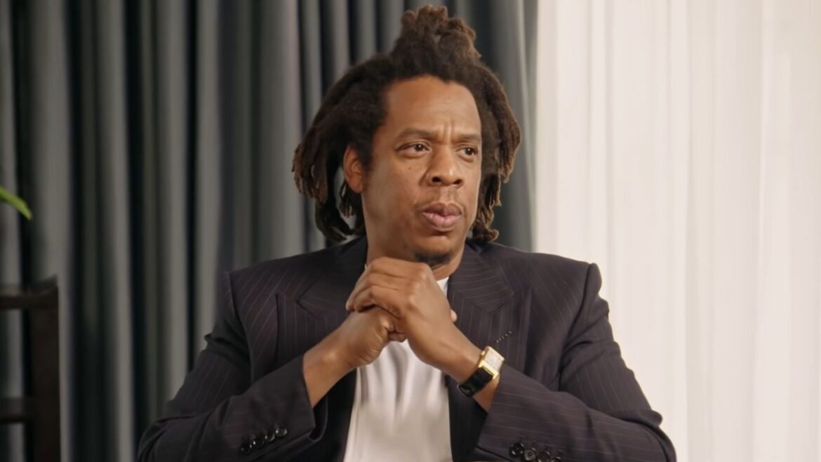 Jay-Z Makes Surprise Visit At Chicago Soul Food Restaurant