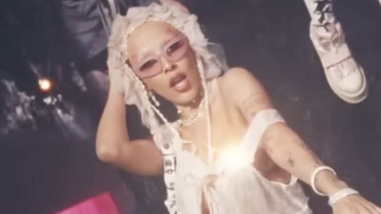 Doja Cat’s Controversial Photo Raises Eyebrows