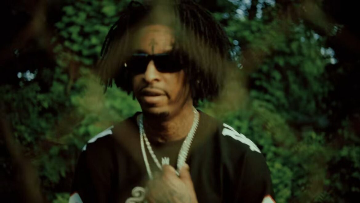 21 Savage & Drake Share Epic Onstage Reunion In Canada