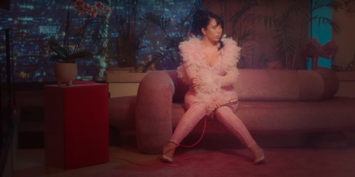Kali Uchis Drops “Igual Que un Ángel” Video