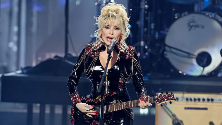 Dolly Parton Makes 1st Appearance Following Husband’s Death