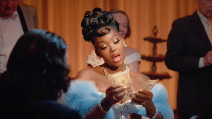 Summer Walker Pulls Off All-Star Heist In ‘Spend It’ Video