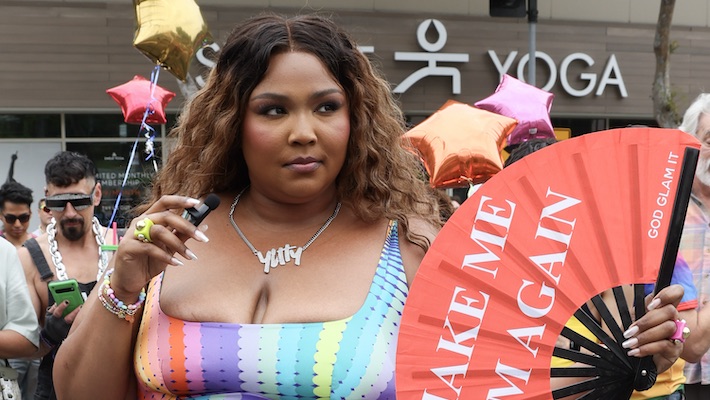 Lizzo Gives A Pro-Trans Speech And Sings ‘Over The Rainbow’