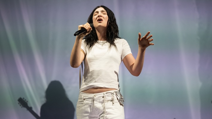 Lorde’s Surprise Glastonbury Performance Of ‘Virgin’: Video